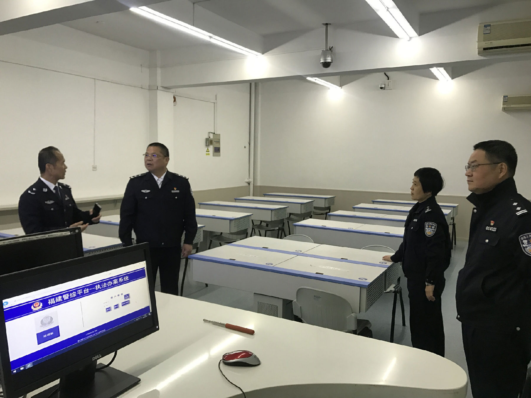 学院党委副书记陈昌明到实验中心调研指导工作