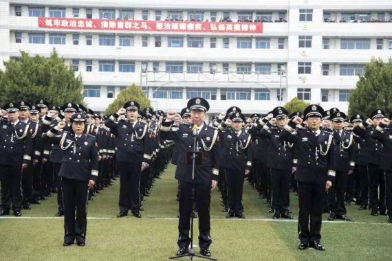 我院举行庆祝中国人民警察节升警旗宣誓仪式