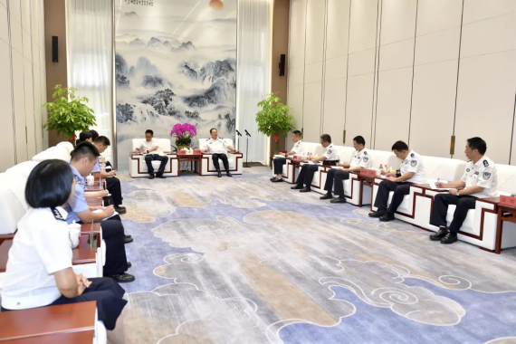 副省长、公安厅长李建成看望慰问我院教师代表